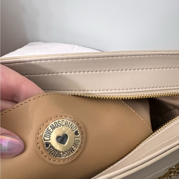 NWT Love Moschino Cream Quilted Borsa Tote & Gold Chain Handles(with dust bag) - Picture 7 of 16